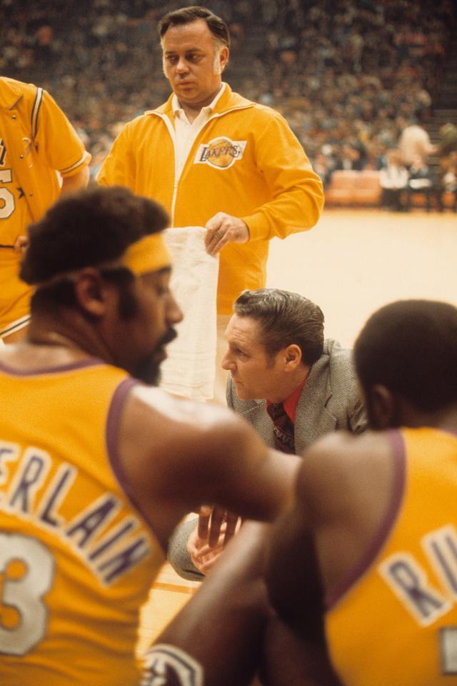 坚实的全球 坚实的全球